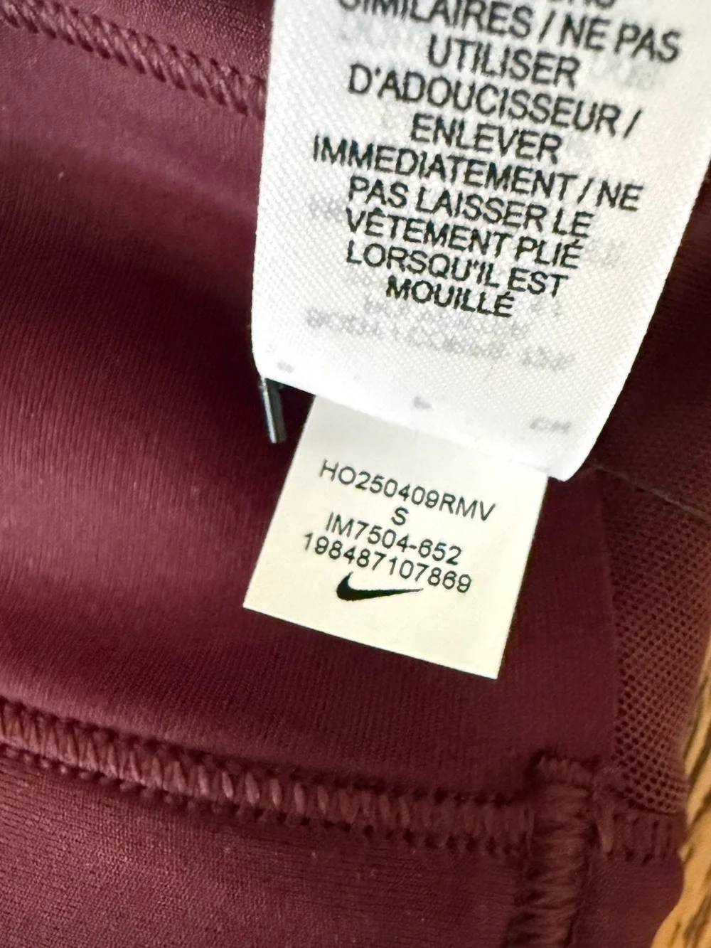 NIKE Swoosh Medium Support Padded Sports Bra - Burgundy Crush